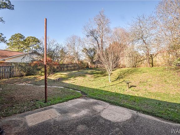 4th image of 1000 Lakeside Pl