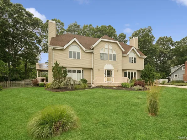 185 Inlet Ln, Greenport, NY 11944