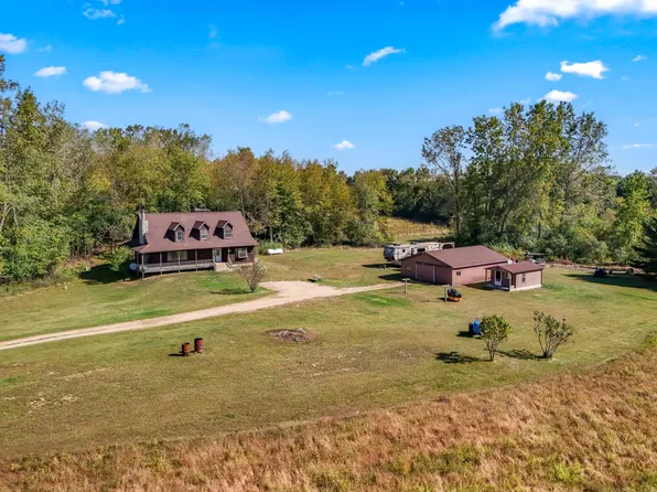 3189 N Lake Pleasant Rd, Hillsdale, MI 49242