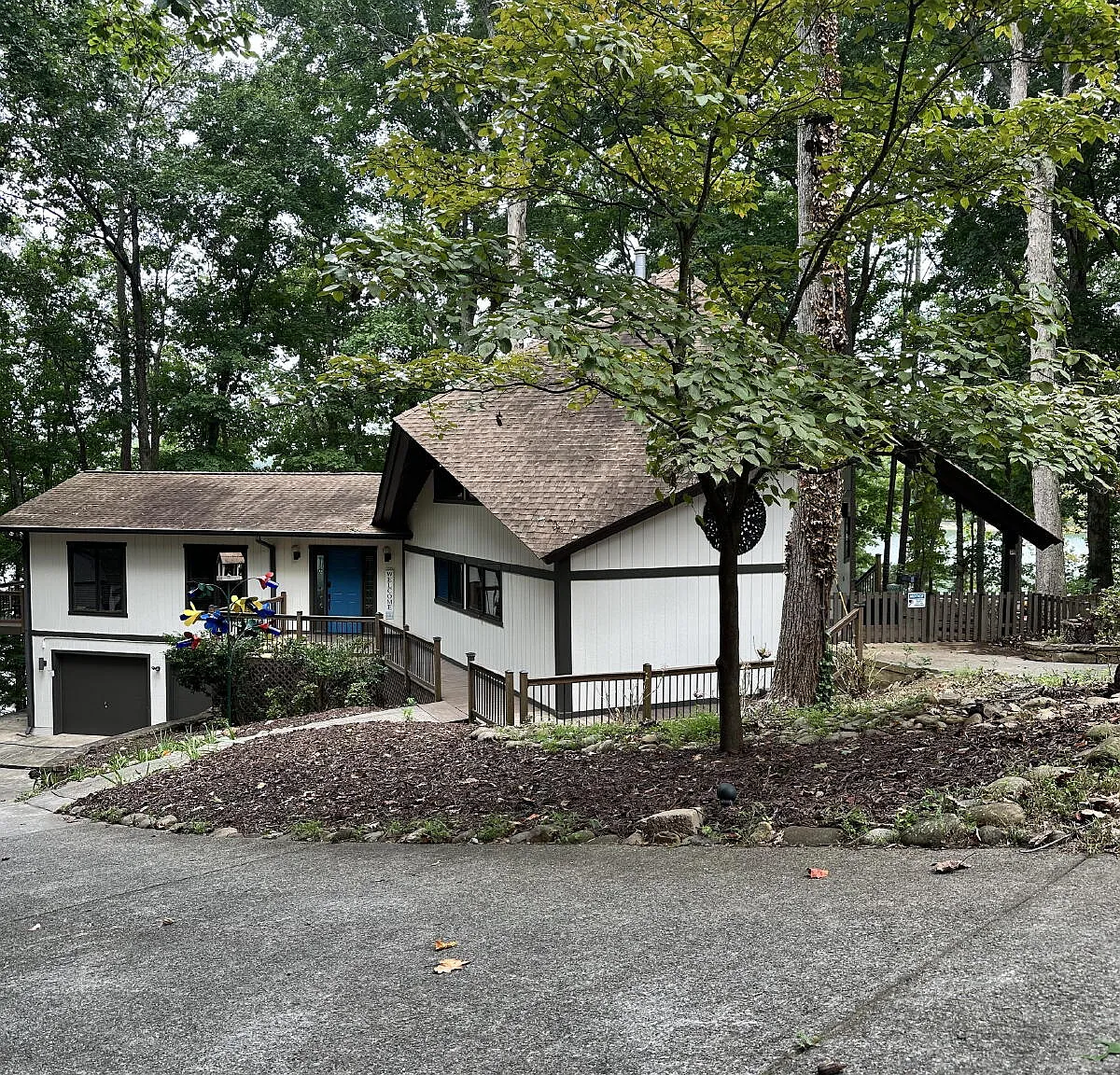 4 bed, 2.5 bath, 2350 sqft, $3,140 — Photo 4