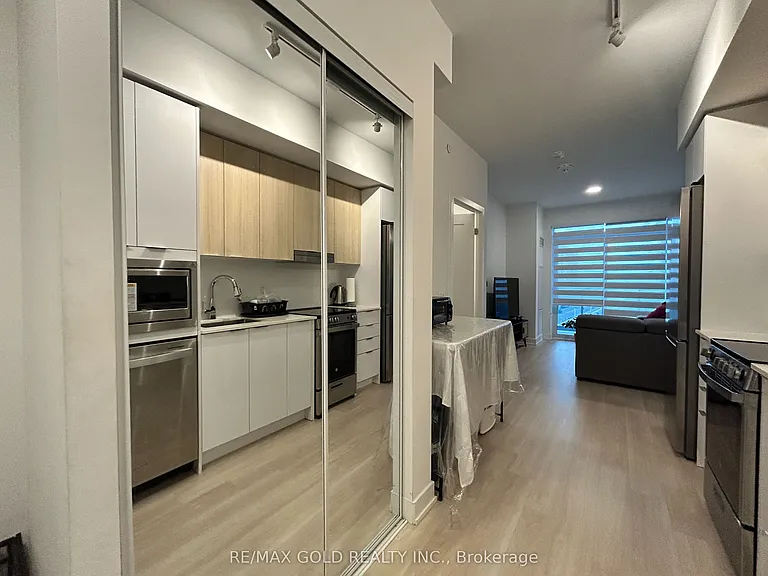 5105 Hurontario St #809 — Photo 14