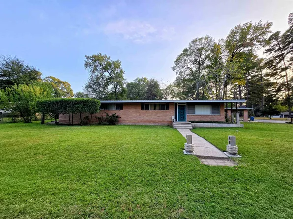 3200 Indian Springs Dr, Marshall, TX 75672