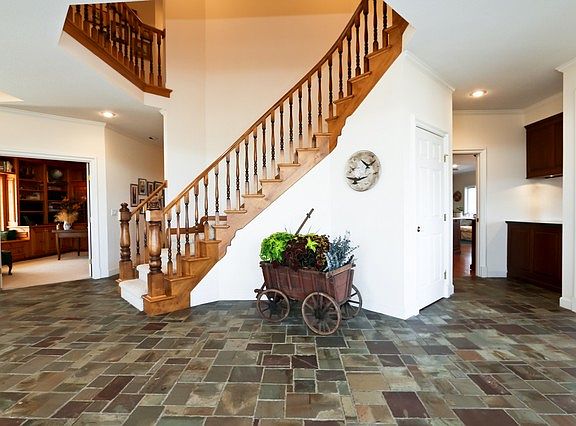 3rd image of 8141 Woodland Dr
