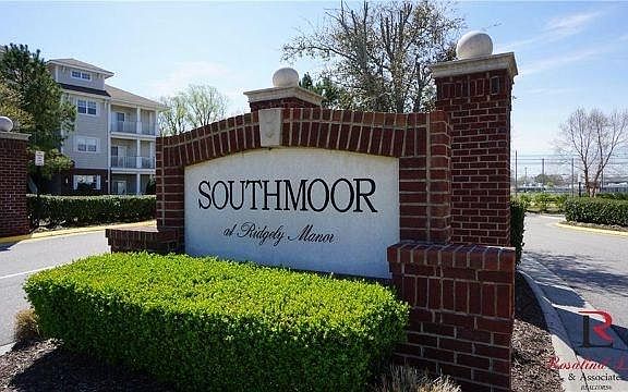 3rd image of 932 Southmoor Dr Unit 208