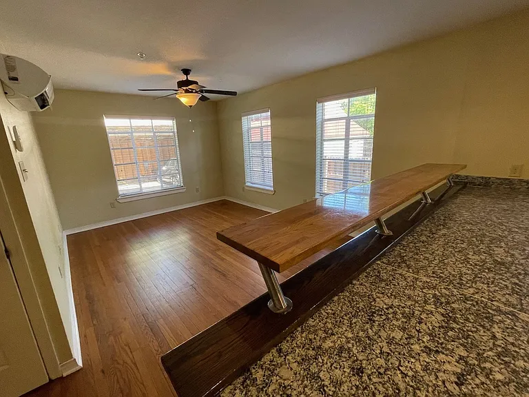 1406 Broadway St — Photo 11