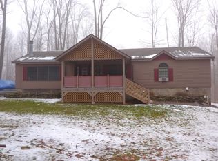 100 Colonial Ln, Greentown, PA 18426