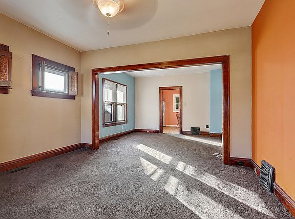 4th image of 909 Vine St