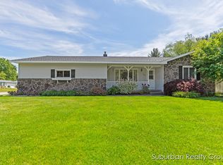 7534 Grove Dr, Jenison, MI 49428