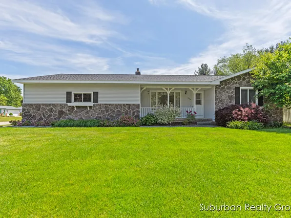 7534 Grove Dr, Jenison, MI 49428