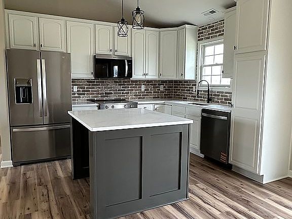 3rd image of 143 Sedona Ct