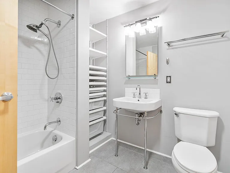 1400 NW Irving St #510 — Photo 17