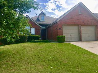 1646 Knoll Ridge Cir, Corinth, TX 76210