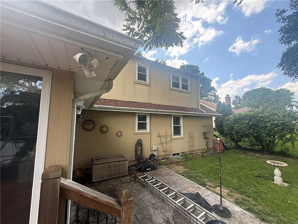 1st image of 10003 N Charlotte St
