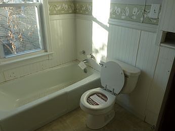 3rd image of 26 McKinley Pl N