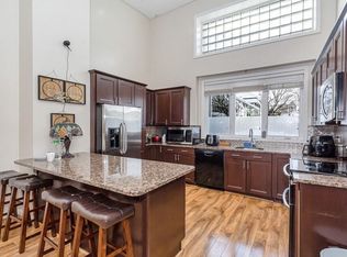 42 Epping St APT 2, Lowell, MA 01852