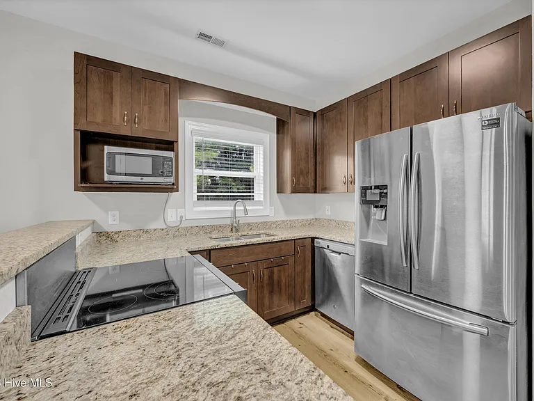 3234 Belmont Cir — Photo 9