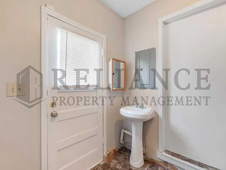 2732 N Grove St — Photo 26