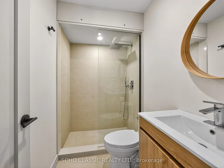 23 Fernwood Park Ave #MAIN FLOOR — Photo 8