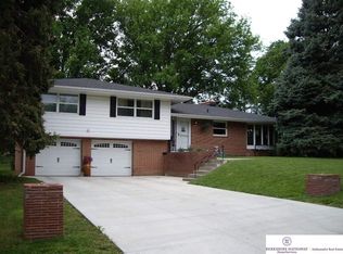 10311 Sunburst Cir, Omaha, NE 68134