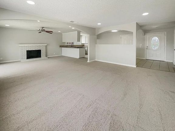 2nd image of 5931 Hillsdale Blvd #1