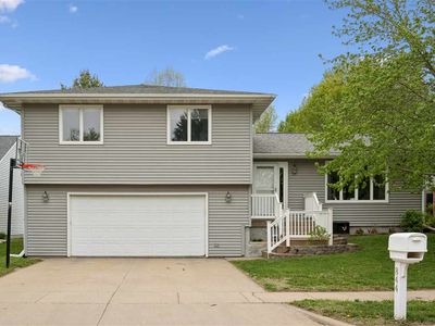 844 Pepper Dr, Iowa City, IA, 52240