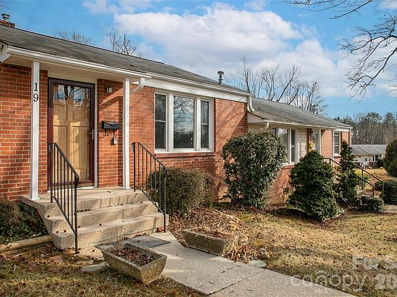 4th image of 19 Trowbridge Ln