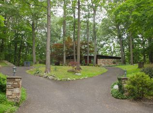 15 Doe Dr, Suffern, NY 10901
