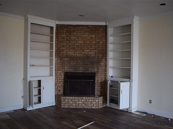 5th image of 2816 Silvertree Dr