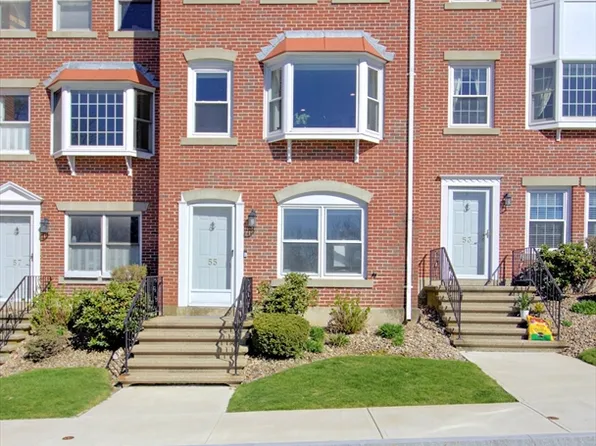 55 Breakwater Dr Unit 55, Chelsea, MA 02150