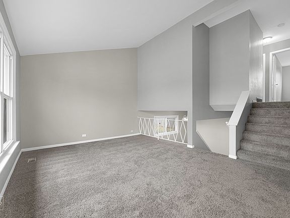 4th image of 373 Dover Ln
