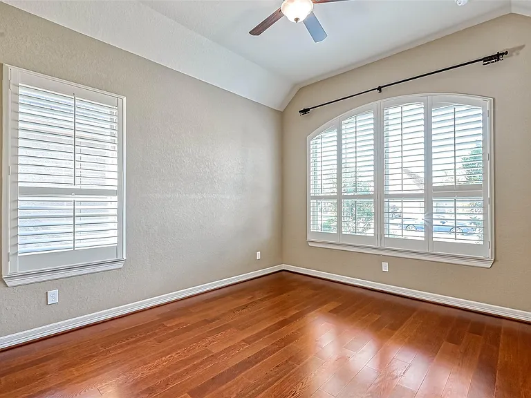 5014 Fairford Dr — Photo 17