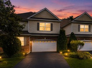 547 Bobby Ann Ct, Roselle, IL 60172