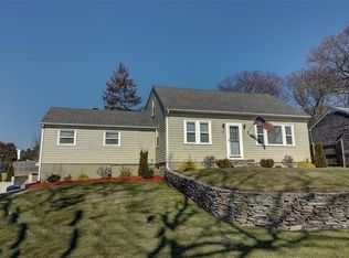 111 Darrow Dr, Warwick, RI 02886