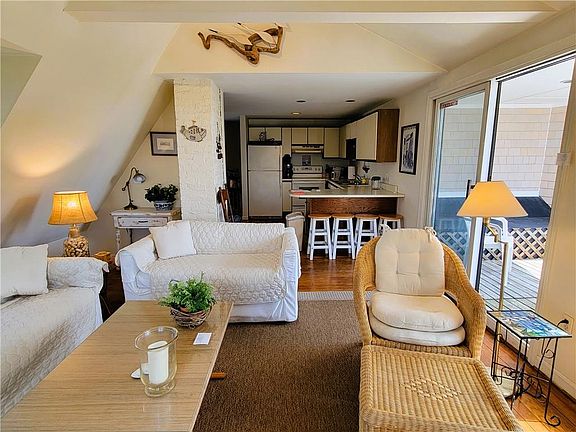 5th image of 152 Tuckerman Ave APT 14