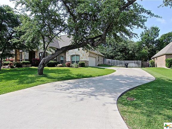 5th image of 325 Eagle Landing Dr