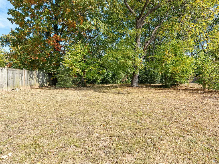 1023 Seymour Ave — Photo 19