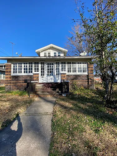 117 W Birch St Photo 1