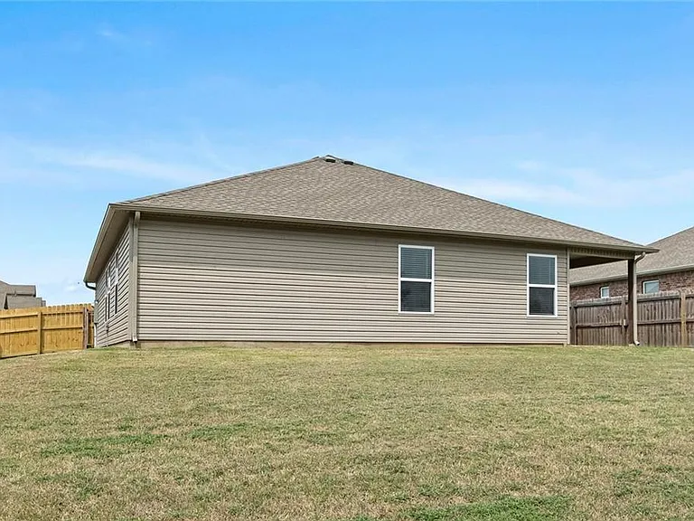 313 Woodcreek St — Photo 13