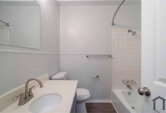 5th image of 311 Rose St #311A