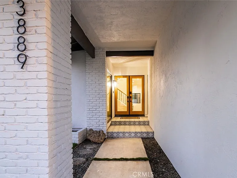 3889 Humboldt Dr — Photo 2