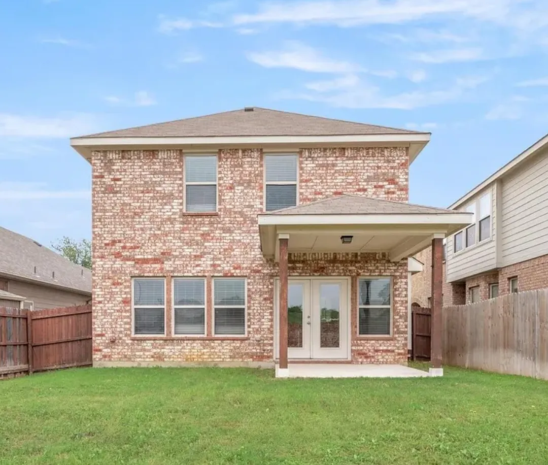 3 bed, 2.5 bath, 1975 sqft, $2,350 — Photo 2
