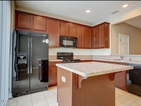 4th image of 547 RYKER Way