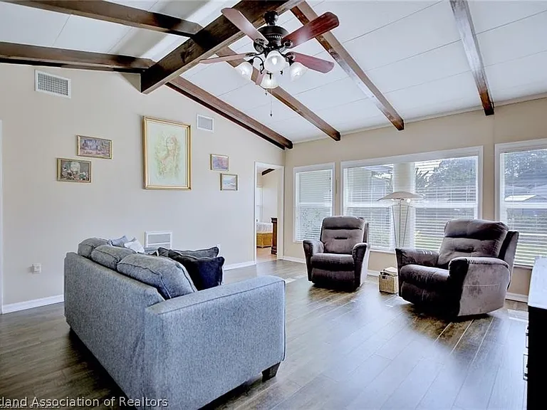 136 Ida Ave — Photo 4