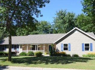 2727 Shorewood Ter, Green Bay, WI 54311