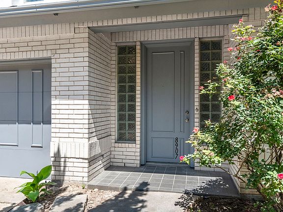 3rd image of 8907 Clubcreek Cir