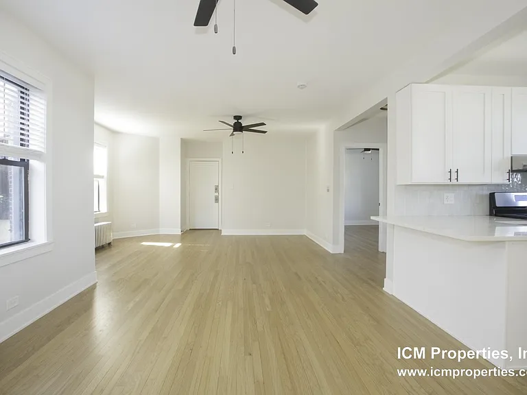 2631 W Berwyn Ave #1 — Photo 1