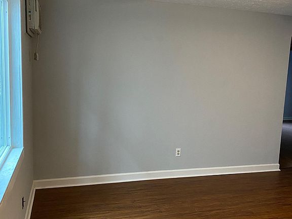 3rd image of 147 E Como Ave APT A