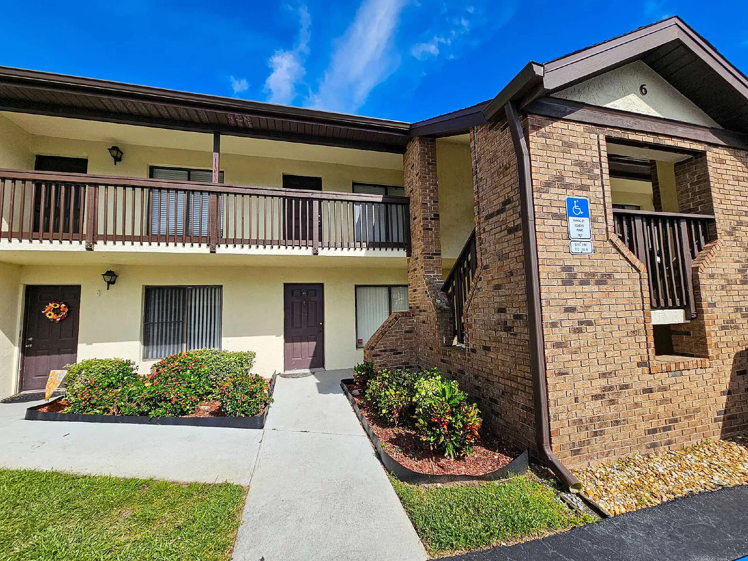 2 bed, 2.0 bath, 830 sqft, $1,850 — Photo 2