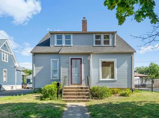 716 E Main St, Manchester, IA 52057