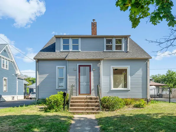 716 E Main St, Manchester, IA 52057